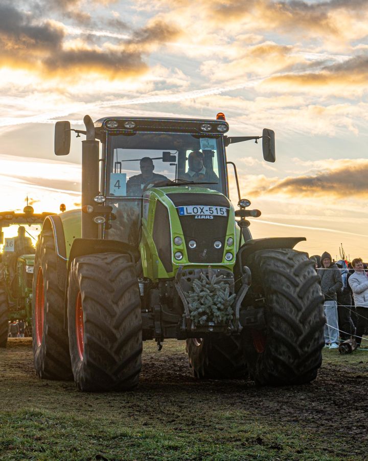 Traktorfényes Advent - gazdatalálkozó