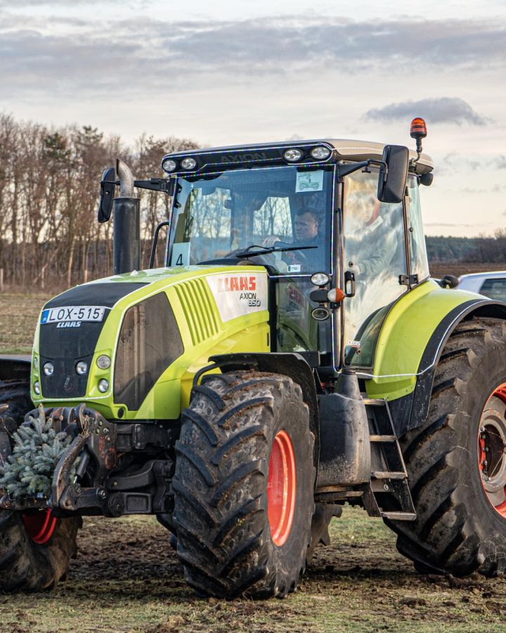 Traktorfényes Advent - gazdatalálkozó