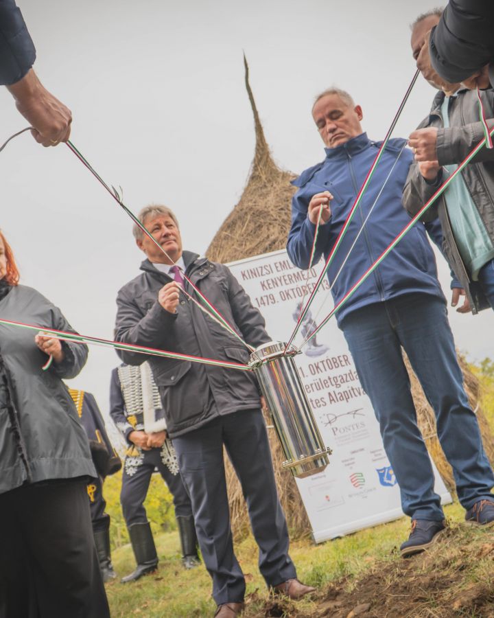 Letettük a Kinizsi Emlékpark alapkövét
