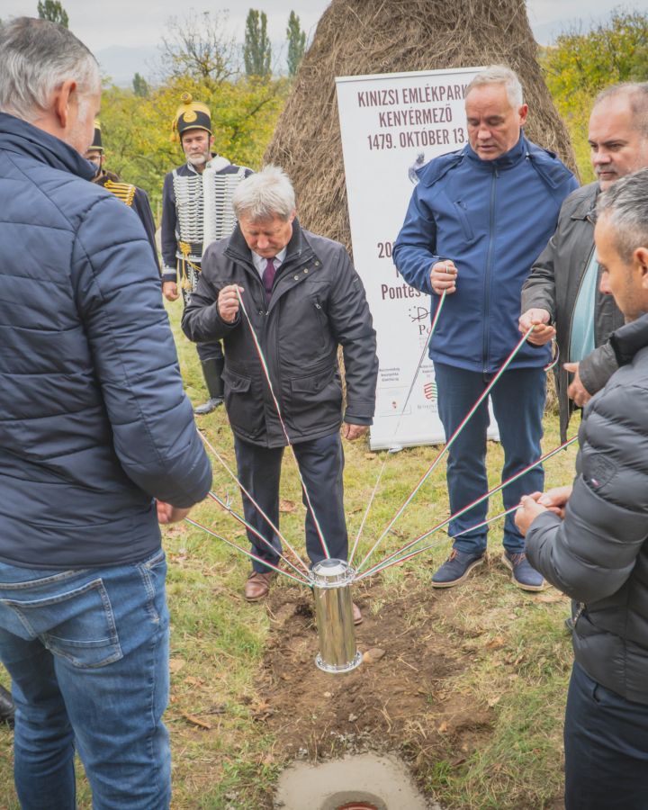 Letettük a Kinizsi Emlékpark alapkövét
