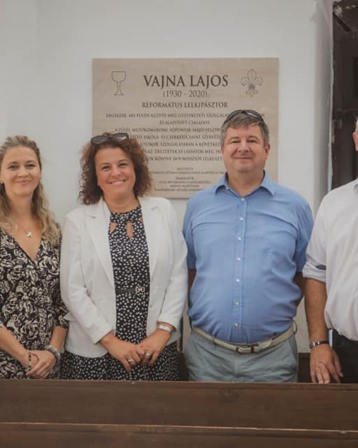 kuratóriumunk tagjai az emléktáblánál