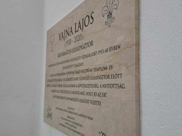 Vajna Lajos-emléktábla avatás: szeptember 17, Füle